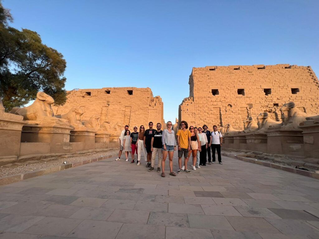 Un groupe de WeRoaders en voyage en Égypte pour visiter