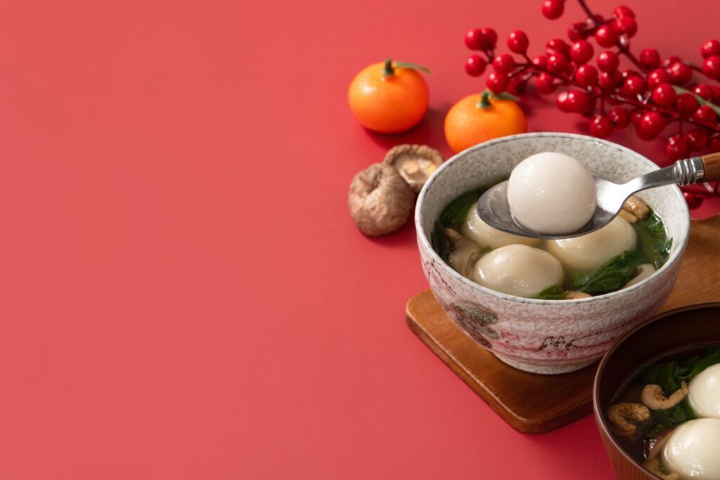 Un bol de soupe Tangyuan, boulettes de riz gluant traditionnelles du Nouvel An chinois.